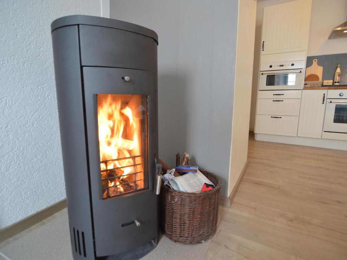 Very Comfortable House With Bathrooms And A Garden Mürlenbach الغرفة الصورة